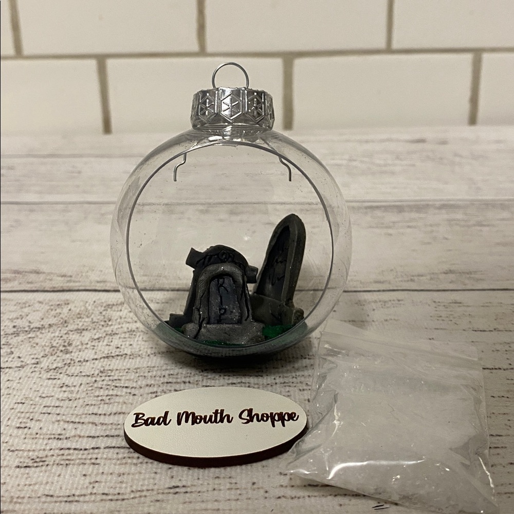 NEW Diorama Halloween Cemetery Tombstone Ornament